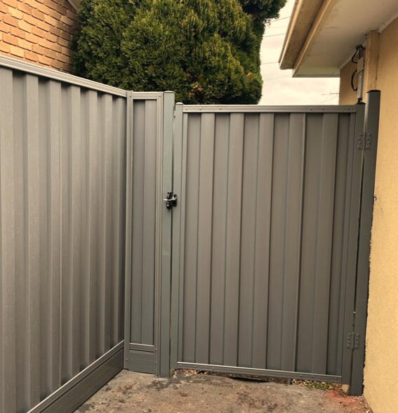 Single Side Gate